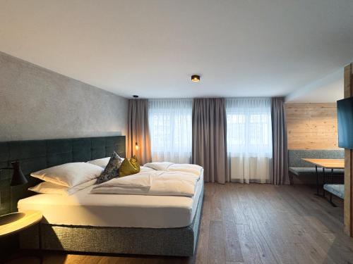 a bedroom with a large bed in a room at Glanz & Glory Appartements Sölden in Sölden