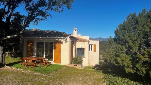 Villa Porra 100m2, pleine nature, piscine, vue mer