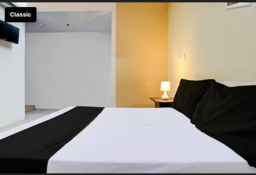 Gallery image of Selfie Rooms in Surat