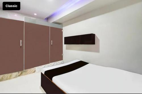 Gallery image of Selfie Rooms in Surat
