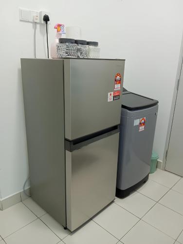 a refrigerator and a trash can in a room at The Nogori Homestay 126 by DUDUK SANTAI SIGNATURE in Seremban