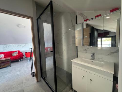 a bathroom with a sink and a mirror at niolonlabricotier in Le Rove