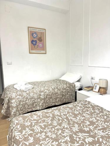 a hotel room with two beds and a picture on the wall at HomeAway Pescara Portanuova in Pescara