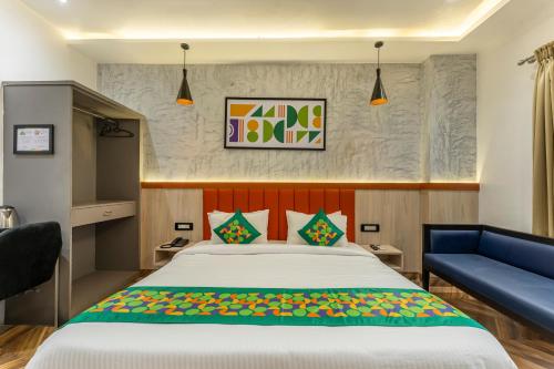 Postel nebo postele na pokoji v ubytování Treebo Divine Stay Prayagraj