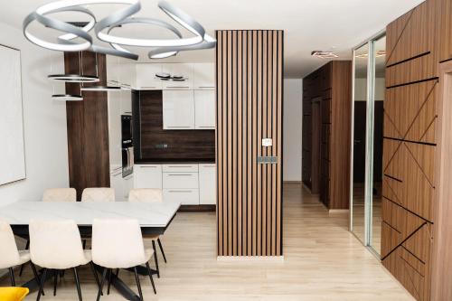 a kitchen and dining room with a table and chairs at Moderný 3i byt s balkónom in Stupava