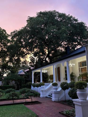 Jardín al aire libre en Osborne Manor Luxury Guesthouse