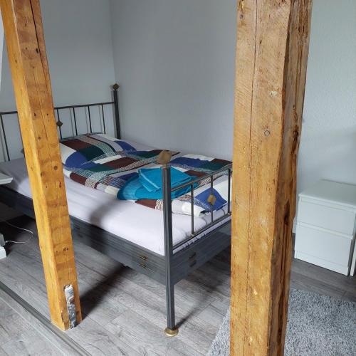 a bedroom with a bunk bed in a room at Zimmervermietung B&B in Neumünster