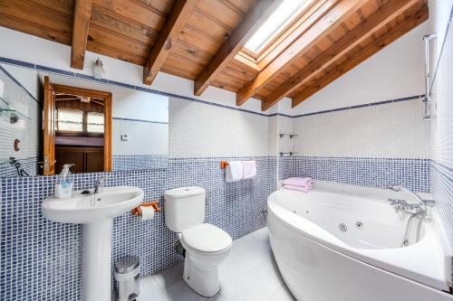 Koupelna v ubytování Alojamientos Casa Luisa