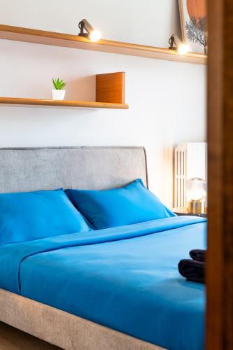 a blue bed in a bedroom with a shelf at Exclusive Villa with Lake view-Private SPA in Galbiate