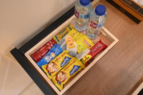 een lade met eten, drinken en waterflessen bij Just Move Premium 2BR Suite, Near ISB Int'l AIRPT in Islamabad