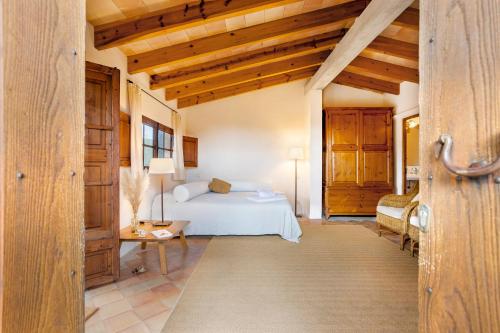 Postel nebo postele na pokoji v ubytování Finca Son Josep de Baix