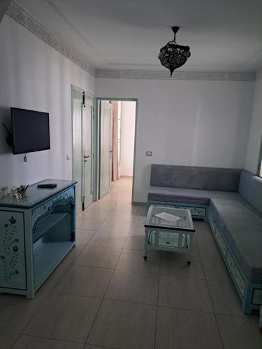 a living room with a couch and a table at villa izabelles in Djerba