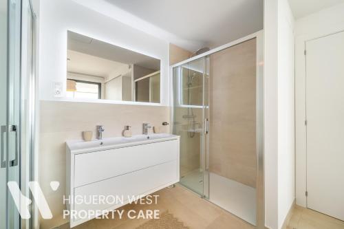 La Luz del Mar - Seaview Pool Apartment, Fuengirola, Costa del Sol
