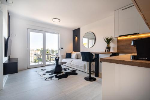 Bellamare Brand New Apartment