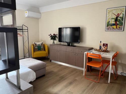 Le Tassigny #Central #Quiet #Air conditioning #Wifi photo 6