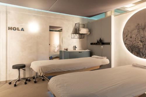 a hospital room with two beds and a mirror at Hotel Balneario La Hermida in La Hermida
