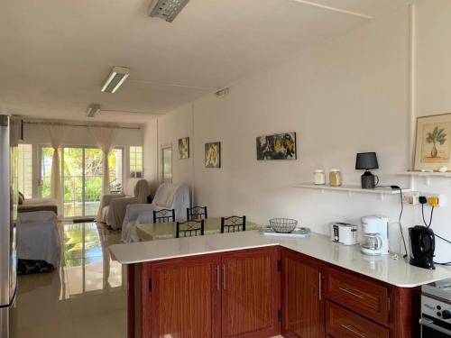 Kuchyň nebo kuchyňský kout v ubytování Beejan Mansions
