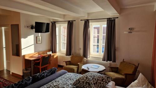Postel nebo postele na pokoji v ubytování Hotel Garni Demmel & Cie
