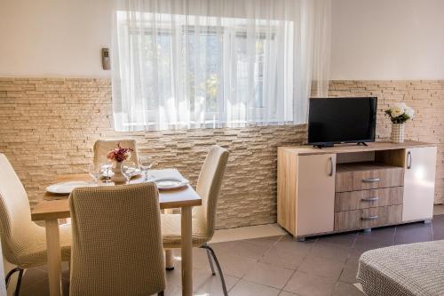Μια τηλεόραση ή/και κέντρο ψυχαγωγίας στο Dream House Rajic