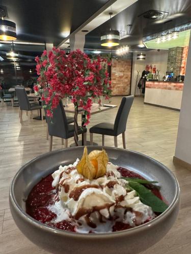 Afbeelding uit fotogalerij van Hotel - Restauracja SŁONECZNA in Gostyń