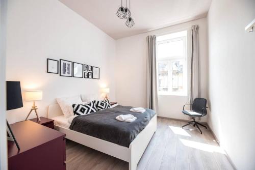 Extra central brand new large home with Air Con