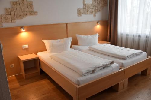 Ένα ή περισσότερα κρεβάτια σε δωμάτιο στο Hotel Europa
