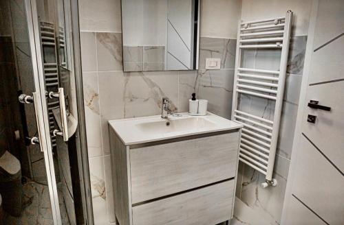 Ένα μπάνιο στο 10 min dal Mare - New York Style - Apartment