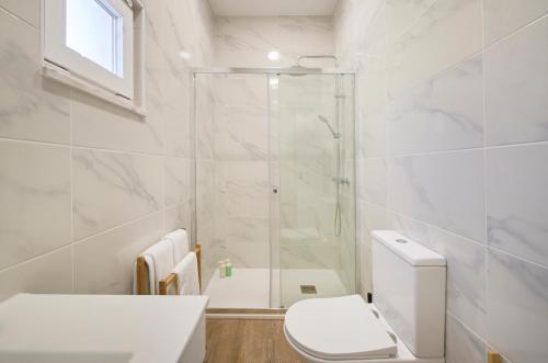 Ocean Deluxe Apt w AC, by TimeCooler