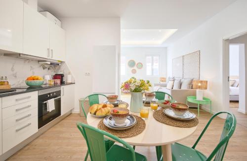 Ocean Deluxe Apt w AC, by TimeCooler