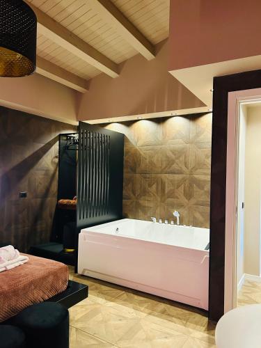 a bathroom with a bath tub in a room at Spera Luxury Palermo & SPA in Palermo