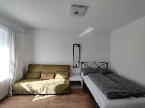 A bed or beds in a room at Amstetten Apartment