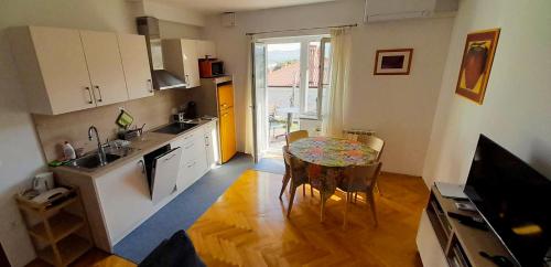 Dapur atau dapur kecil di Apartma Terassa