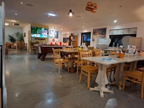 Restoran atau tempat lain untuk makan di St Merryn