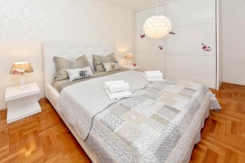 Postel nebo postele na pokoji v ubytování Apartman Bulletin