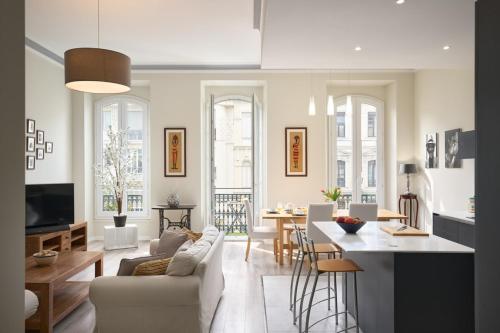 Sunlight Properties - Gisele - Nice hyper central, 1 bedroom with large living room