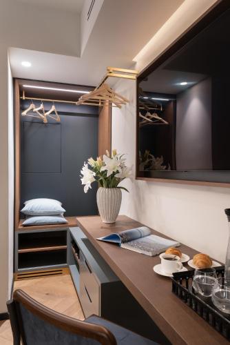 Arts & Crafts Luxury Suites photo 43