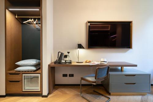 Arts & Crafts Luxury Suites photo 37