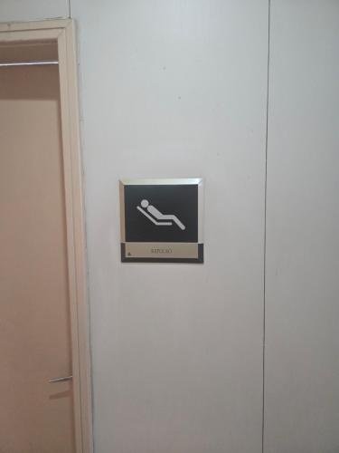 a sign on a wall next to a door at Apart Hotel Volpi 101 - Conforto & Comodidade in Belo Horizonte