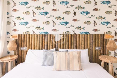 a bedroom with a bed with a wooden headboard at Apartment El Sol in Moraira