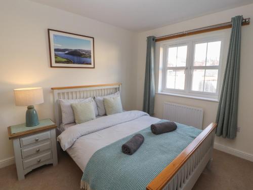 a bedroom with a bed and a window at 4 Centurion Rise in Penrith
