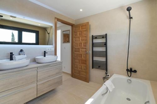 Casa Renata by Aguilarent