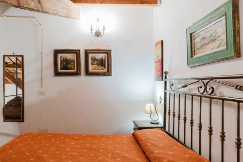 Postel nebo postele na pokoji v ubytování Bio Agriturismo Castelluzzo