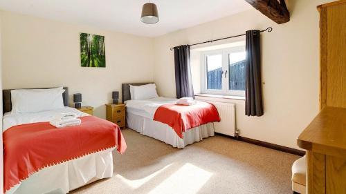 En eller flere senge i et værelse på The Farmhouse at Thompson Ground