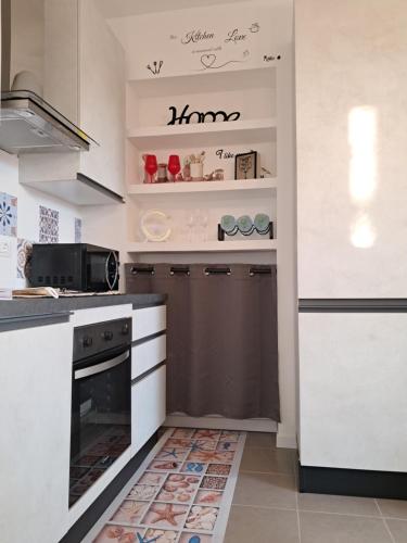 Kuchyň nebo kuchyňský kout v ubytování Max house a un passo dal mare
