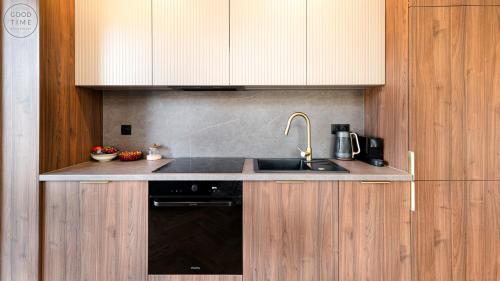 a kitchen with a sink and a microwave at Apartamenty Good Time - Belle View - Centrum in Szklarska Poręba