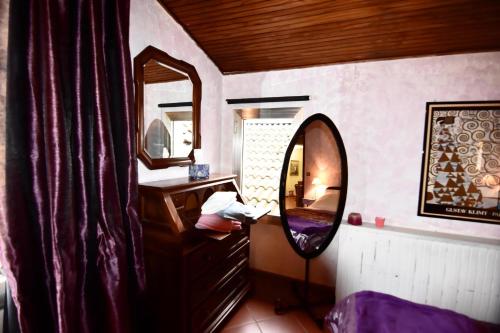 a bathroom with a vanity with a mirror and a sink at Appartamento Vetta Cremolino in Cremolino