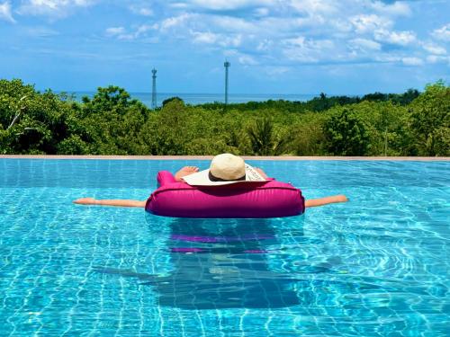 Πισίνα στο ή κοντά στο The Carma - stylish and luxury sea view pool villa