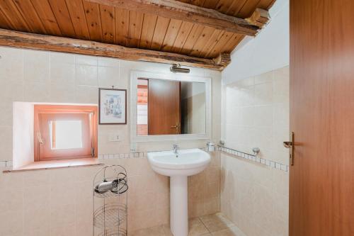 Koupelna v ubytování Bio Agriturismo Castelluzzo