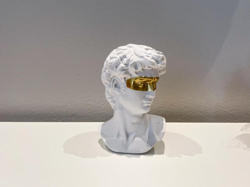 a white bust of a woman with a gold gaze at 7Suites in Empoli