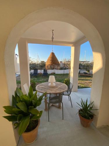 Sur le port des Saintes